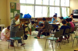 健康測定は順番待ち